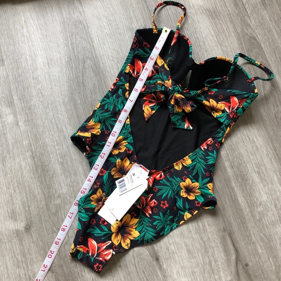 Billabong• Sol Searcher Underwire One Piece Hawaii - Picture 11 of 13